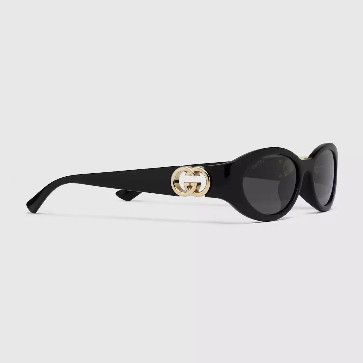 Gucci Oval frame sunglasses • Black