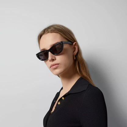 Gucci Cat-eye frame sunglasses • Black acetate
